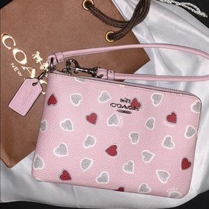 BNWT Coach wristlet in perfect condition